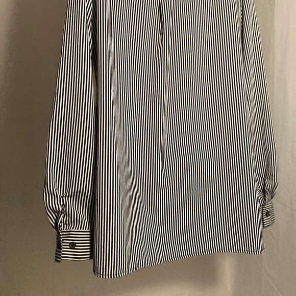 Button down small long sleeve top - Picture 8 of 16